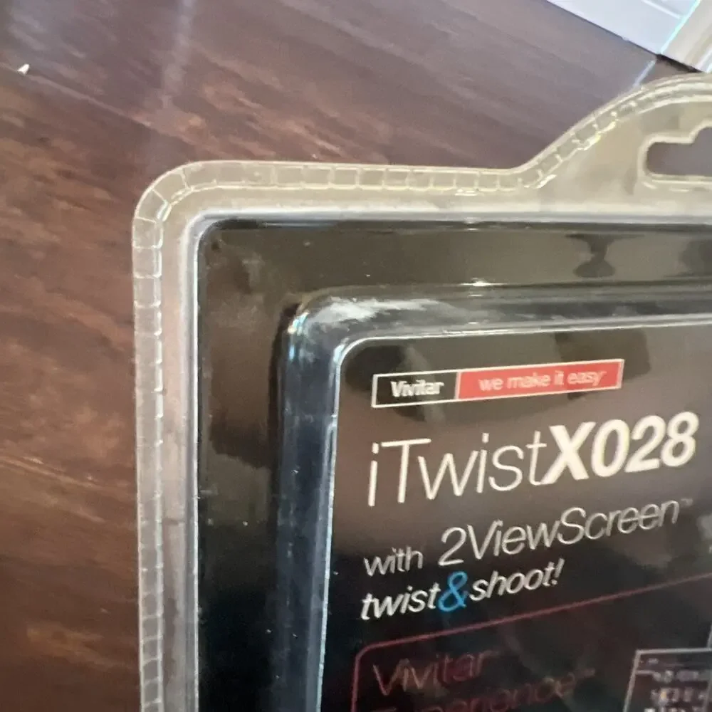 Vivitar ViviCam Twist X028 digital camera 12.1 Mega Pixels 4x Zoom NEW OPEN BOX